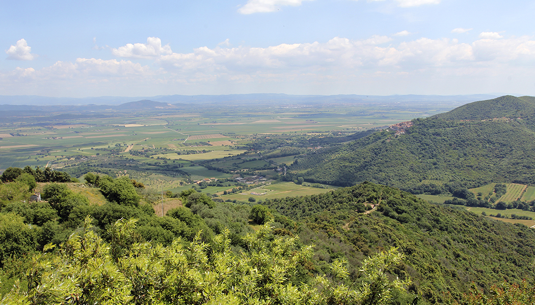 Maremma: Eine fast unentdeckte Region im Süden der Toskana - Blick von Vetulonia über die Maremma.