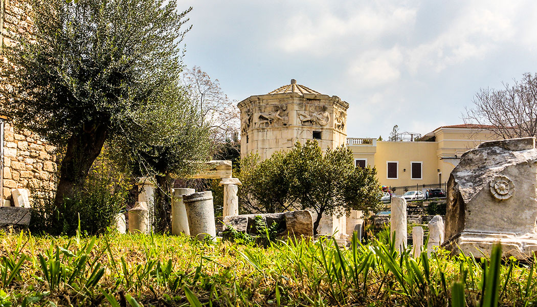 Kaiser Augustus ließ das Forum als neues kommerzielles Zentrum von Athen anlegen. Das bekannteste Denkmal ist der Turm der Winde, der als Uhr und Wetterwarte fungierte.