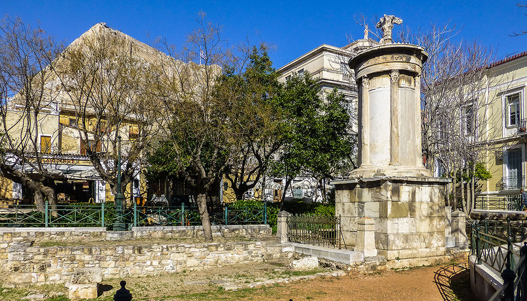 Einer der hübschesten Plätze Athens ist der Lysikratesplatz mit seinem antiken Denkmal.