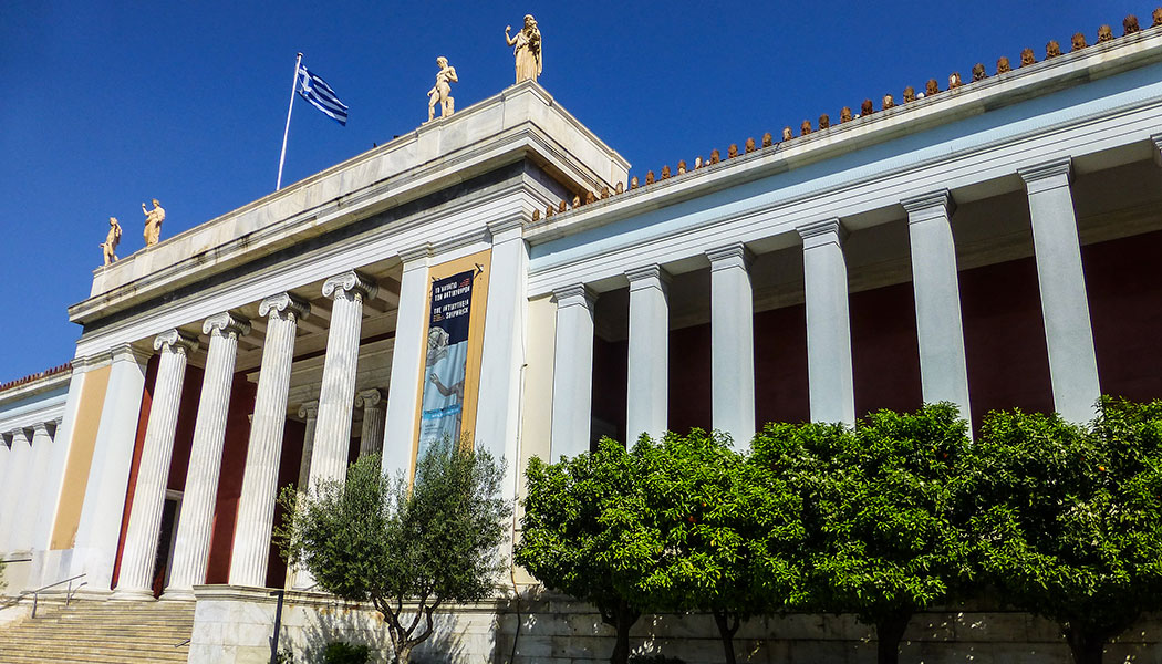 Das archäologische Nationalmuseum ist das größte und bedeutendste Museum in ganz Griechenland. Es verfügt über eine außergewöhnliche Sammlung von Artefakten und Kunstwerken aus der Jungsteinzeit bis zur römische Zeit.