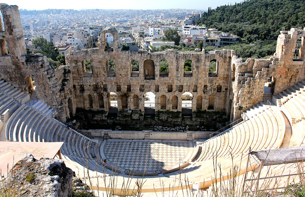 Das Odeon des Herodes Atticus (griechisch Ωδείο Ηρώδου του Αττικού oder Ηρώδειο) ist ein antikes Theater am Fuß des Akropolis-Felsens in Athen.