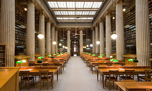Der große Leesesaal in der Nationalbibliothek von Griechenland. Foto: www.archaeology.wiki