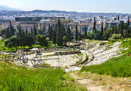 Das Dionysos-Theater am Südhang der Akropolis, es gilt als Geburtsstätte der griechischen Tragödie. 