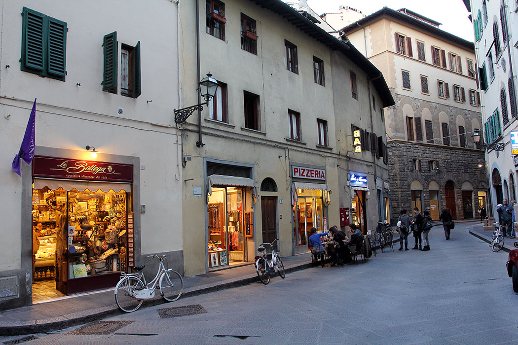 Die Via dei Neri - Unser intimes Einkaufssträßchen nahe dem Palazzo Vecchio, mit kleinen Läden, alten Palazzis und viel italienischem Flair.