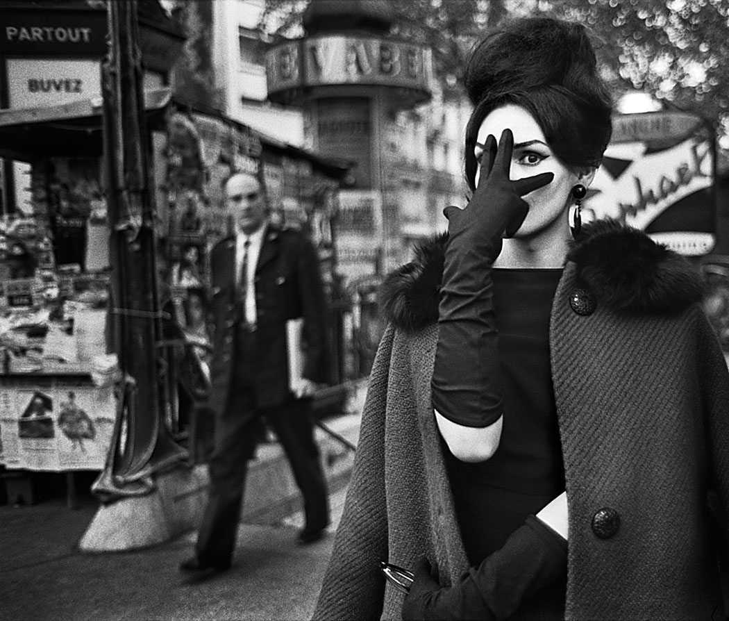 Christer Strömholm: Nana, Place Blanche, Paris 1961. Aus der Ausstellung AUGEN AUF! – 100 JAHRE LEICA-FOTOGRAFIE, © Christer Strömholm Estate,