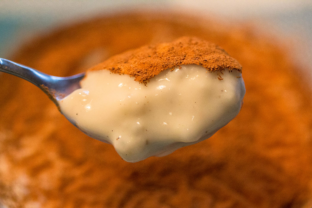 Türkischer Milchreis - Sütlac: Ein beliebtes Dessert, den Reispudding mögen auch Kinder sehr gerne. Für Erwachsene ist der Milchreis Soul-Food vom Feinsten!