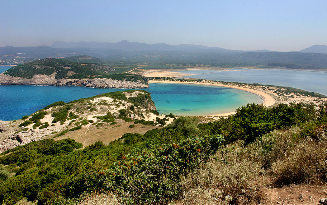 Die Voidokilia Bucht, die Ochsenbauchbucht, ist neben dem Myrtos Beach auf Kefalonia und dem Shipwreck Beach auf Zakynthos einer der bekanntesten Strände Griechenlands überhaupt.