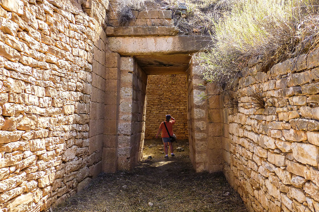 Tholosgräber von Mykene Mykene Mycenae panagia tholos tomb panagitsa hill argolis peloponnes greece Da schlägt jedes Forscherherz höher. Einsame gelegene Kuppelgräber in der Umgebung der weltberühmten Burg von Mykene warten auf Besucher. 