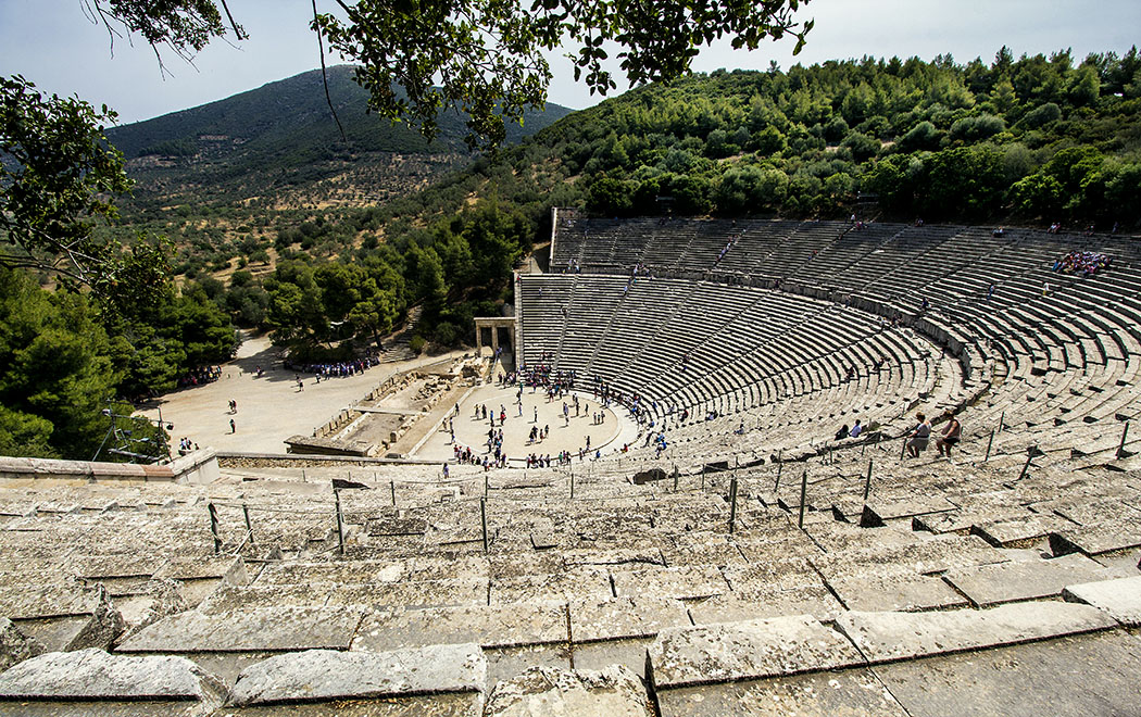 epidauros theatre asklepios sanctuary argolis peloponnese greece Wer auf den Stufen des Theaters von Epidaurus Platz nimmt, wird neben der phänomenalen Akustik, ein Gefühl der Geborgenheit bemerken. Diese Effekte sind besonders deutlich zu bemerken, wenn sich es sich mit Besuchern füllt.