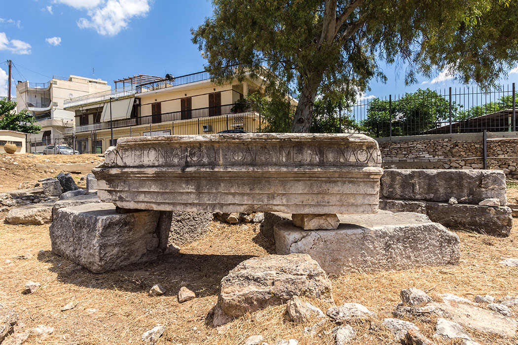 argos ancient agora nymphaion argolis peloponnes greece Die Ruine des römischen Nymphäums in der Agora von Argos, hatte die Form eines Rundtempels.