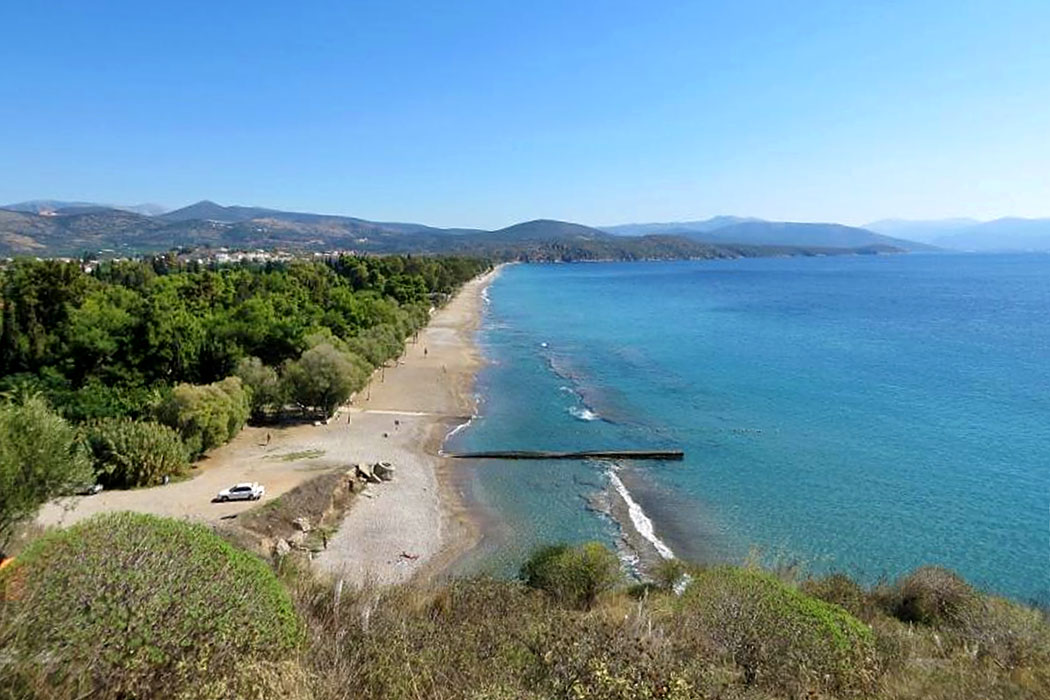 asine kastraki beach camping tolo nafplio argolis peloponnese greece Vom Burgfelsen von Asine bietet sich ein wunderbarer Blick auf den Strand bei „Kastraki Camping“.