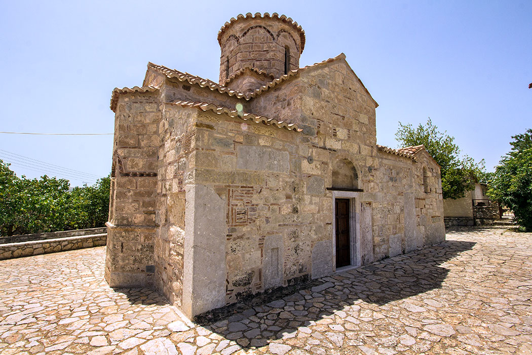 ligourio Agios Ioannis Eleimona church byzantine nafplio argolis peloponnes greece Die Kirche Agios Ioannis Eleimona in Ligourio wurde im 10. Jhd., vermutlich als Klosterkirche, erbaut und ist die älteste byzantinische Kirche der Region.