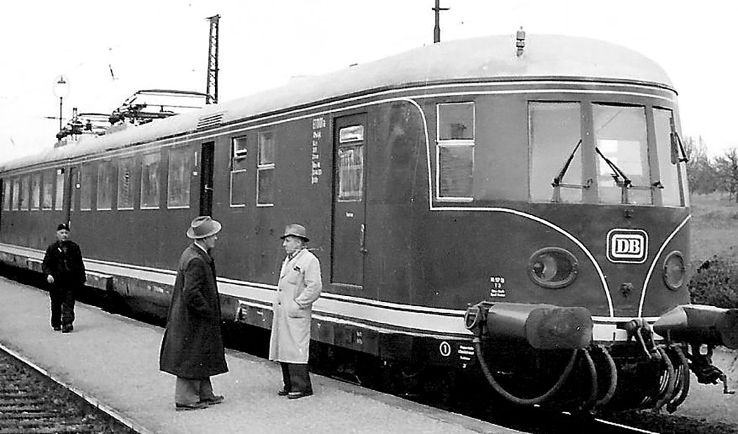 Triebwagen DR-Baureihe ET 11 Im RAW Neueubing wurde ab 1936 der Schnelltriebwagen der DR-Baureihe ET 11 in den Unterhaltungsbestand übernommen. Foto: Wikipedia