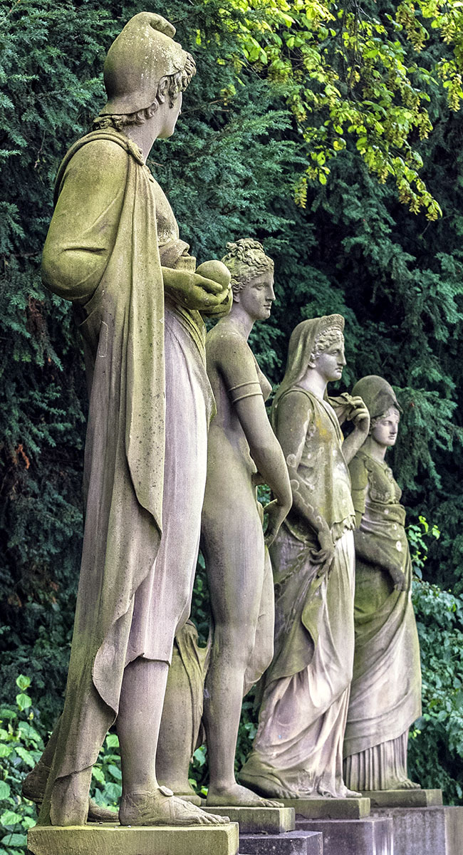 paris athena aphrodite hera statuen urteil des paris nymphenburger park muenchen munich germany Statuengruppe "Urteil des Paris" im Nymphenburger Schlosspark von München. 