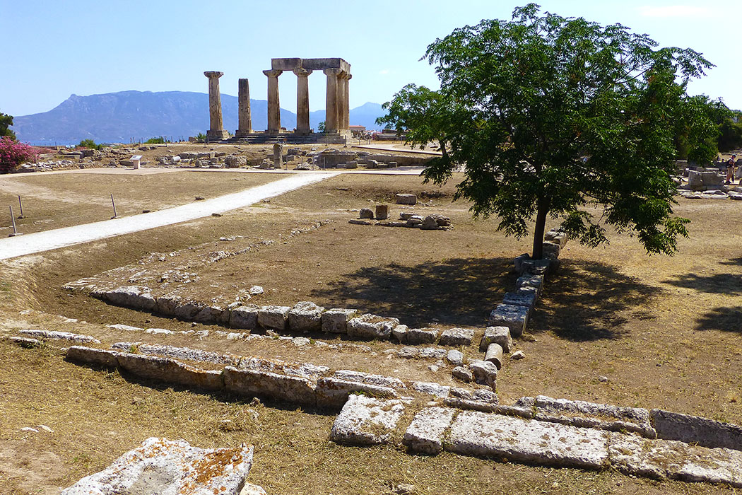 korinth hera tempel apollontempel peloponnes griechenland Nur spärliche Reste sind vom Hera-Tempel erhalten geblieben. 