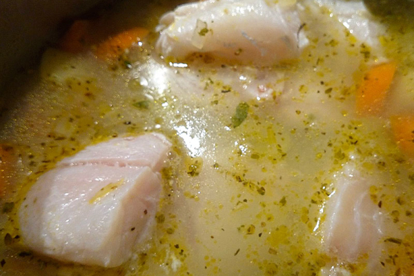 Psarosoupa avgolemono: Griechische Fischsuppe mit Eier-Zitronen-Sauce