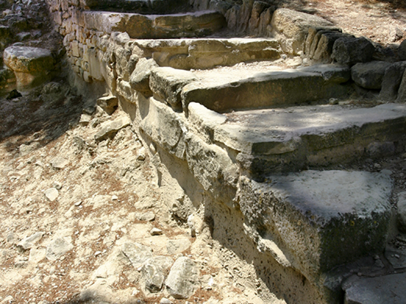 Diese Treppe führt zum Verbindungsweg nach Agia Triada.