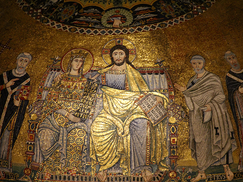 Auf überirdischem Goldgrund wird Christus, zusammen mit Maria, auf dem Thron gezeigt, umrahmt von Heiligen.
