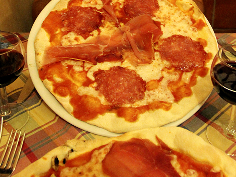 Pizza Prociutto e Salami für 5 Euro!