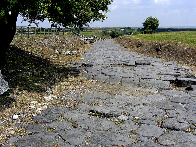 Etruskische Straße in der ehemaligen Stadt Vulci.