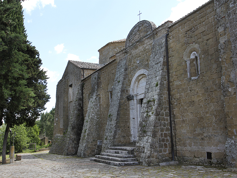 Der Dom im romanisch-gotischen Stil erbaut und von hohem künstlerischem Wert.
