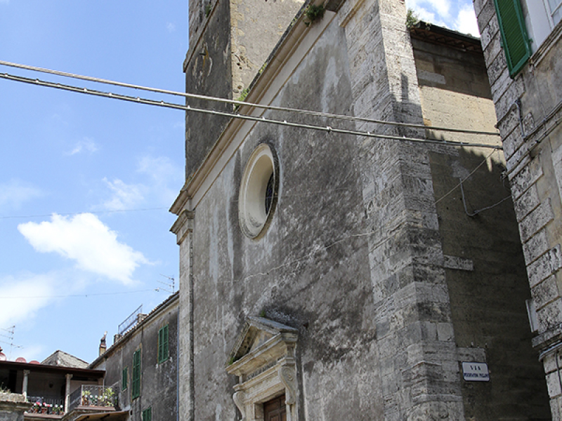 Die romanische Kirche San Niccolo in der Ortsmitte.
