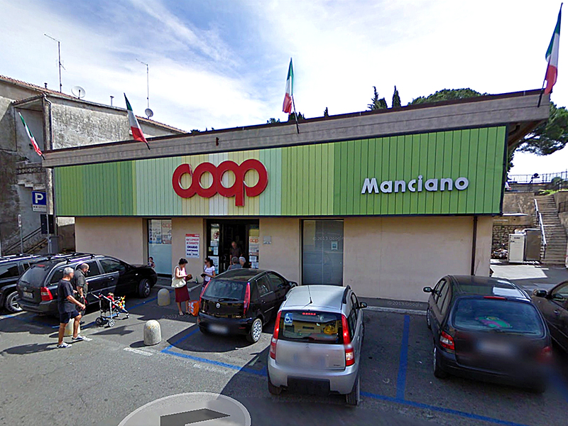 Der kleine aber beliebte Supermarkt Coop, in der Via Antionia Gramsci.