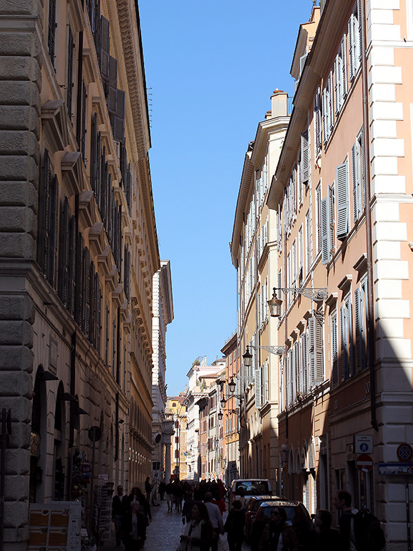 Die Via dei Cestari führt vom Largo Argentina direkt zum Pantheon.