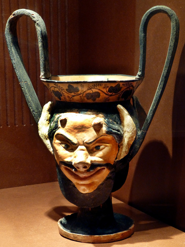 Trinkgefäß mit Satyrkopf, 600 v. Chr., aus Cortona.