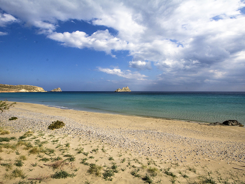 Der Sandstrand von Mazida Ammos ist der längste Strand in Xerokampos, mit 500 Metern Länge und etwa 20 Metern Breite.