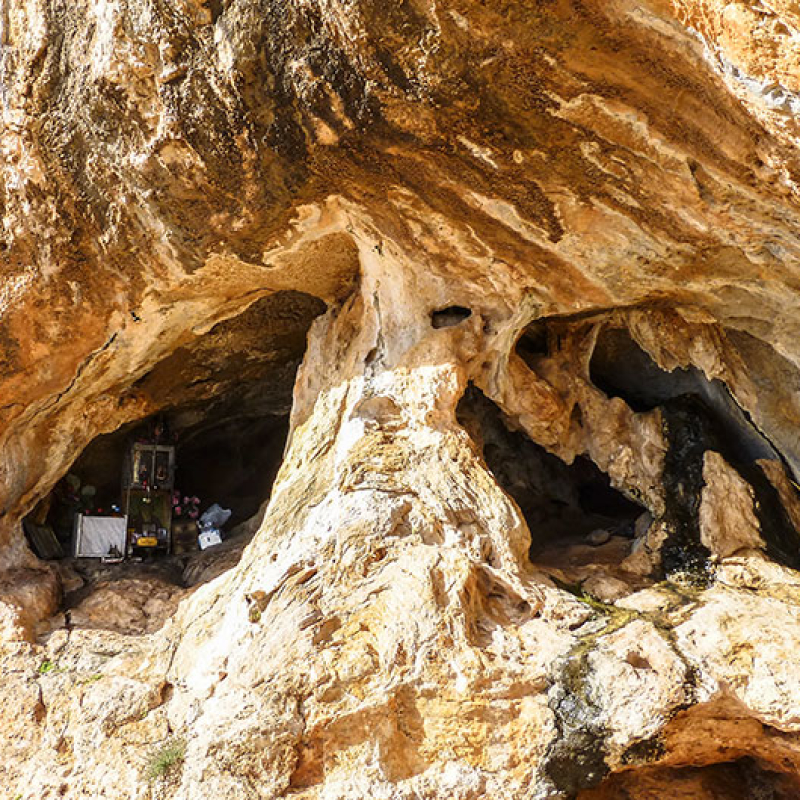 In dieser Höhle, etwas oberhalb vom Kloster Moni Kapsa, hat Gerontogiannis über zehn Jahre gelebt.