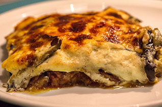 Unser Liebling: Moussaka – Griechischer Auberginenauflauf mit Hackfleisch