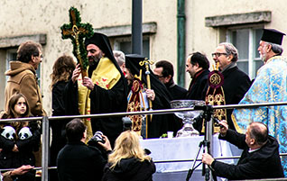 Epiphanias in München: Griechisch-Orthodoxe Segnung der Isar