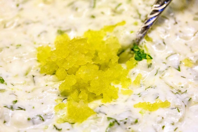 Tzatziki - Joghurt mit Gurke und Knoblauch