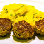 bayrische-fleischpflanzerl-mit-lauwarmen-kartoffelsalat-titel-2