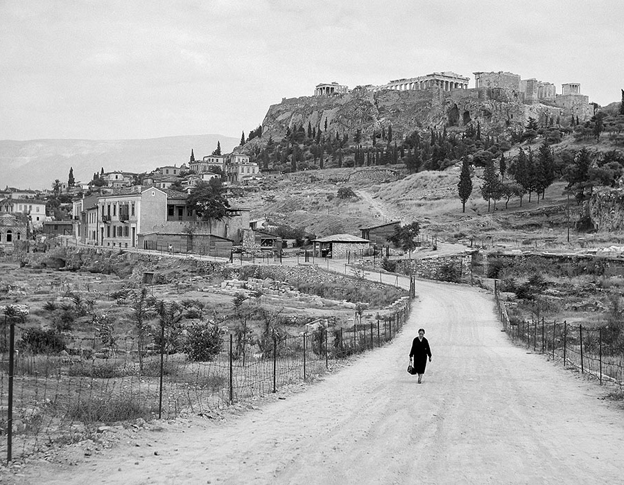 Athen 1955: Unterwegs zum Observatorium, im Hintergrund die antike Agora und die Akropolis. Foto © Robert McCabe