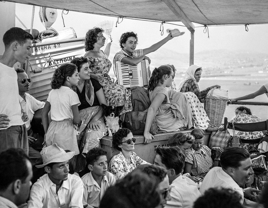 Unterwegs in der Ägäis auf dem Deck der "Despina" 1955. Foto © Robert McCabe.