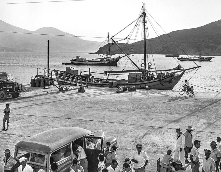 Insel Milos 1961: Im Hafen von Adamas. Foto © Robert McCabe.