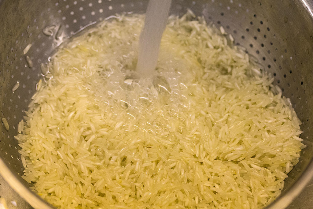 Kotosoupa avgolemono: Hühnersuppe mit Ei-Zitronen-Sauce