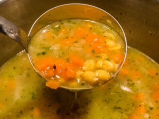 Revithosoupa: Griechische Kichererbsensuppe