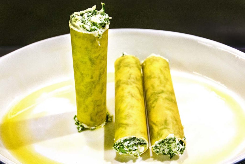 Cannelloni mit Spinat-Ricotta-Füllung und Béchamelsauce Cannelloni mit Spinat-Ricotta-Füllung und Béchamelsauce
