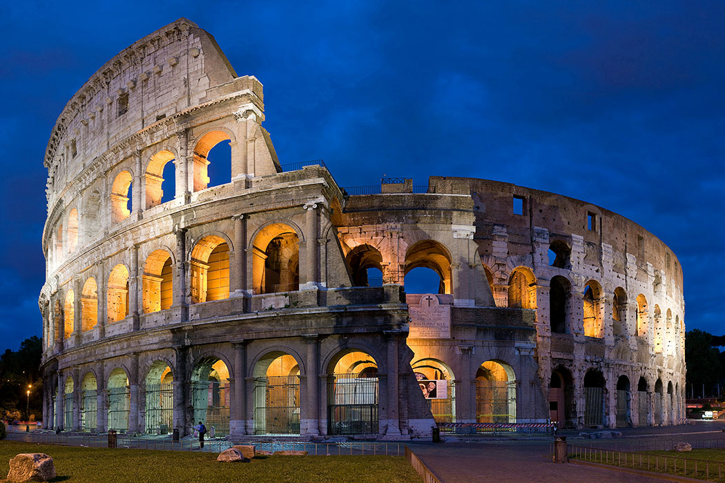 Colosseum_Rome_Italy - Weltbekanntes Beispiel für ein Amphitheater ist das Kolosseum in Rom. So gigantisch wird der Bau in Volterra nicht sein, da haben die Surveys bereits gezeigt. Doch wer weiß was die Forscher in der toskanischen Stadt noch entdecken werden. 