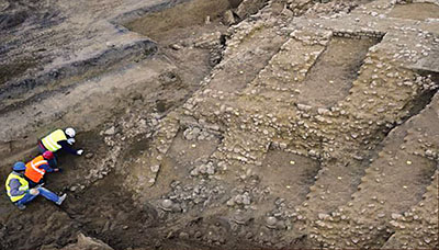 volterra_anfiteatro_scavi - Volterra: Probegrabungen am antiken Amphitheater. Foto: www.soing.eu