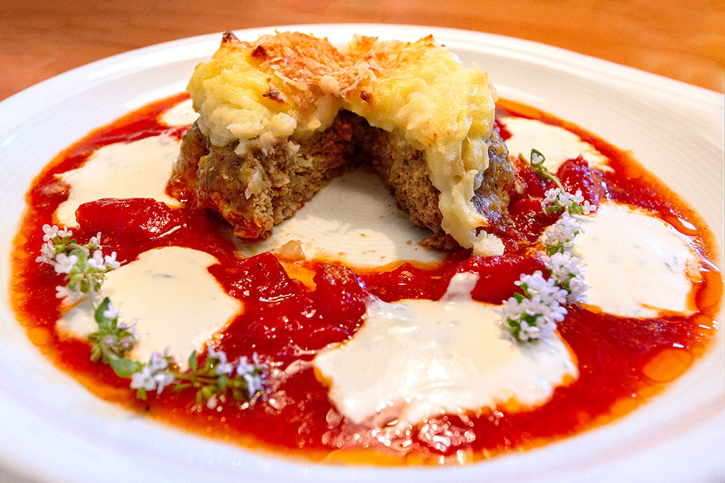 Hasan Pasha Köfte Fleischbällchen mit KnoblauchKartoffelpüreehaube