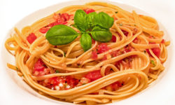 reise-zikaden.de, Spaghetti ai sette odori - Pasta mit rohen Tomaten und Kräutern